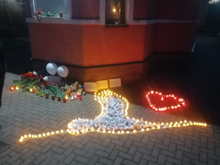 рудняне возложили цветы и зажгли свечи в память о жертвах теракта в «Крокус Сити Холл» - фото - 2